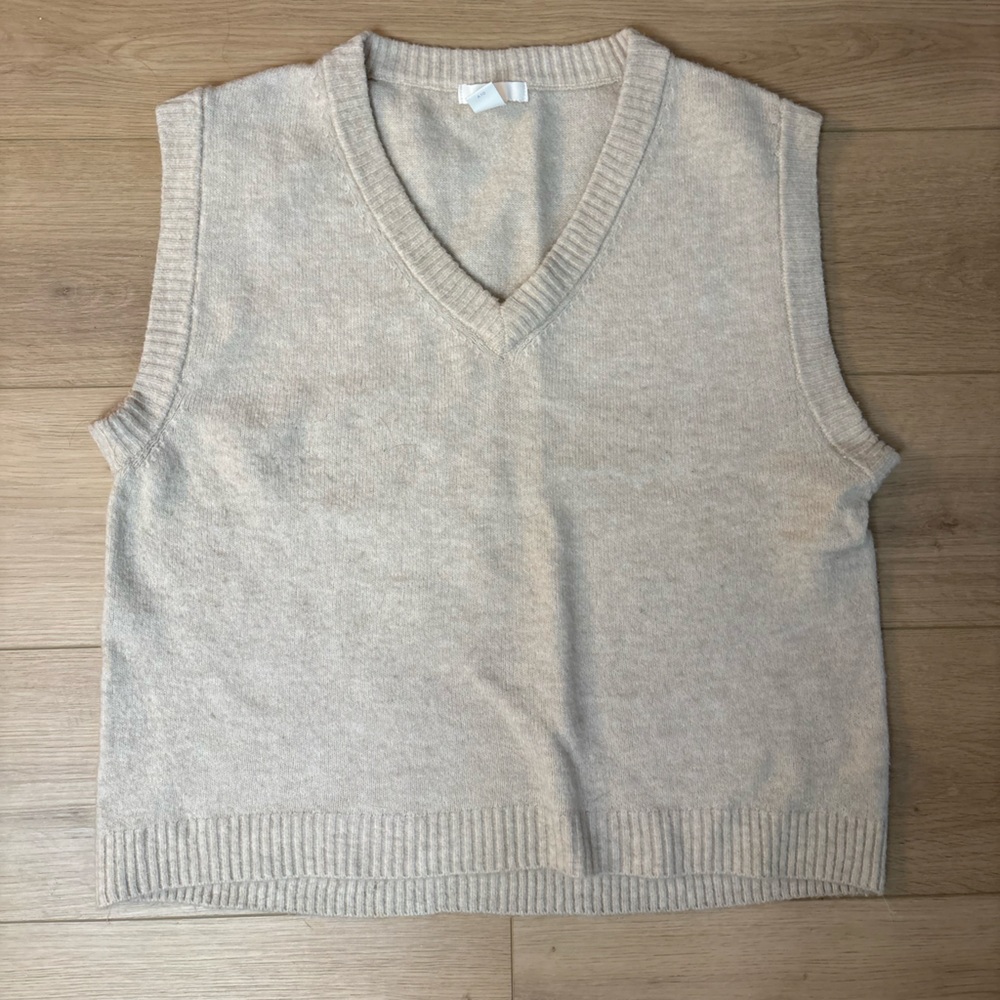 H&M Women's Beige V-Neck Sweater Vest